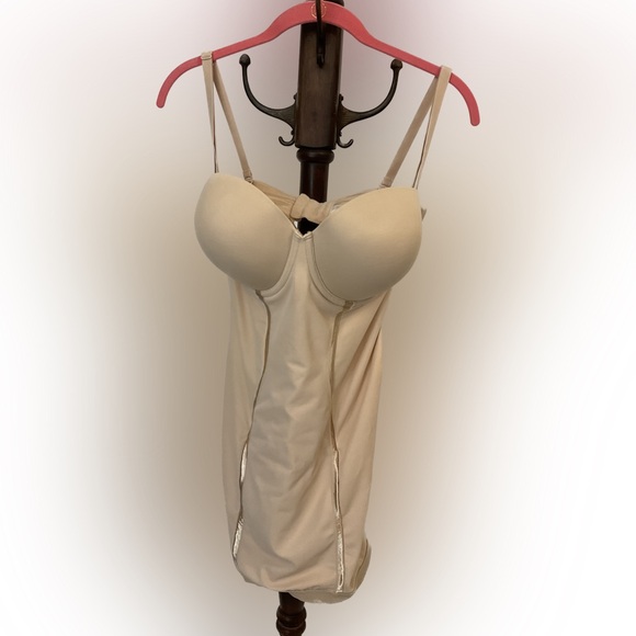 Maidenform Other - Maidenform ultra firm built-in-bra slip size 38D shape wear w/removable straps